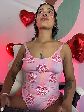 Snapshot of LollaByer chatting on February 4, 2026, 9:21 pm LollaByer online show from February 4, 2026, 9:21 pm