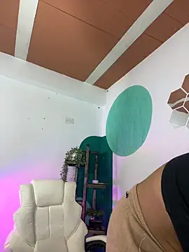 Snapshot of LollaByer chatting on September 11, 2025, 9:04 pm LollaByer online show from September 11, 2025, 9:04 pm