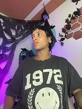 Snapshot of LollaByer chatting on October 24, 2025, 9:03 pm LollaByer online show from October 24, 2025, 9:03 pm