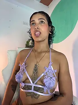 Snapshot of LollaByer chatting on February 1, 2026, 11:03 pm LollaByer online show from February 1, 2026, 11:03 pm