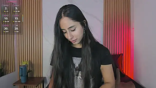 Julia Martinez  online show from February 12, 2026, 11:43 am