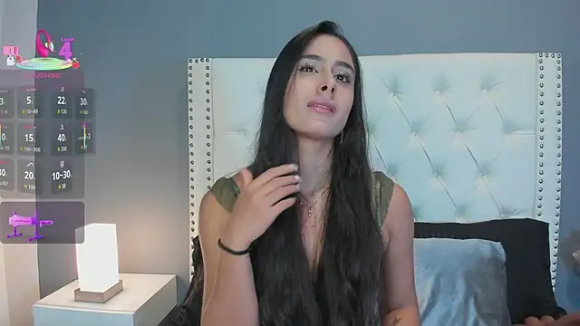 Julia Martinez  online show from September 12, 2025, 11:32 am