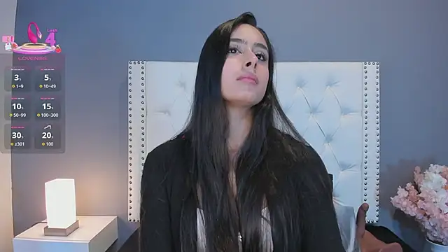 Julia Martinez  online show from September 19, 2025, 11:47 am