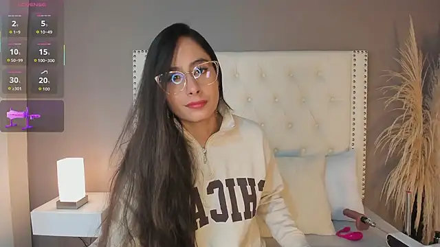 Julia Martinez  online show from February 2, 2026, 11:31 am