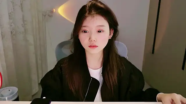 yangyang-1115 online show from December 5, 2025, 4:44 am