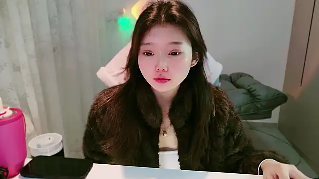 yangyang-1115 online show from December 1, 2025, 4:57 am