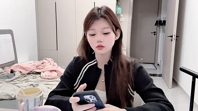 yangyang-1115 online show from September 18, 2025, 4:37 am