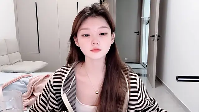 yangyang-1115 online show from October 28, 2025, 5:08 am