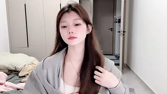 yangyang-1115 online show from October 15, 2025, 4:11 am