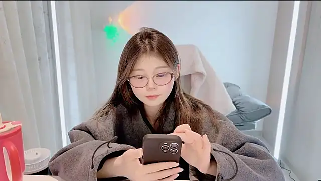 yangyang-1115 online show from November 28, 2025, 3:56 pm