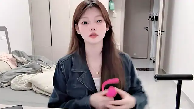 yangyang-1115 online show from September 15, 2025, 3:40 am