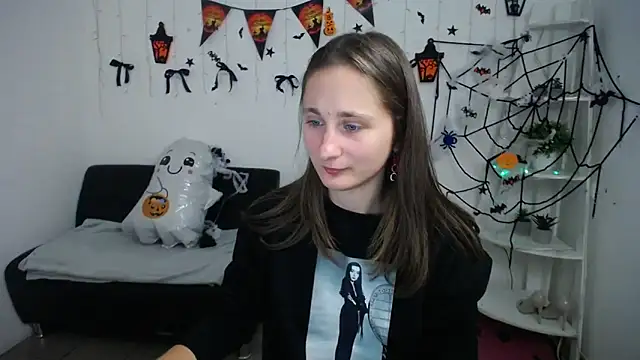 MichelLeee online show from October 31, 2025, 12:13 pm