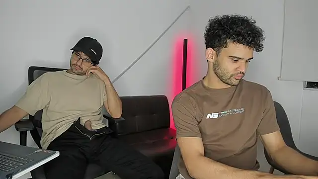 andrewChris  online show from October 9, 2025, 1:39 am