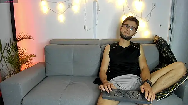 andrewChris  online show from January 14, 2025, 3:32 am