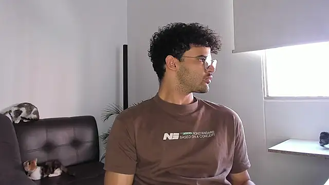 andrewChris  online show from November 5, 2025, 7:50 pm