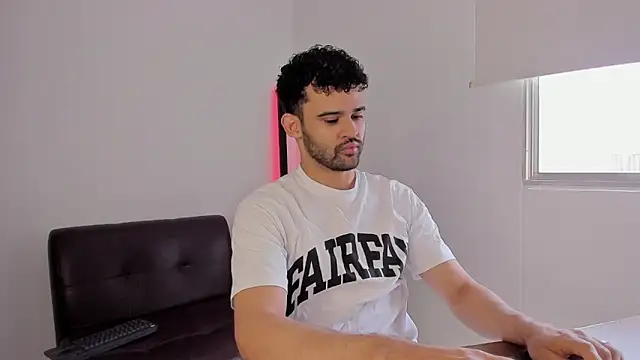 andrewChris  online show from September 25, 2025, 3:18 pm