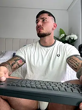 DimitriSullivan  online show from September 18, 2025, 9:07 pm