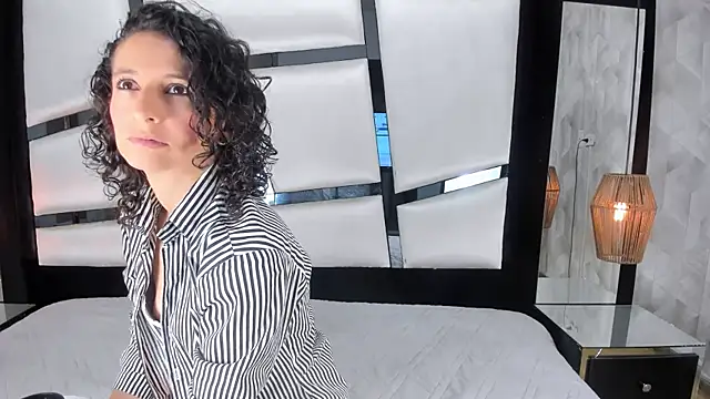 AriannaRussell  online show from March 20, 2025, 1:37 pm