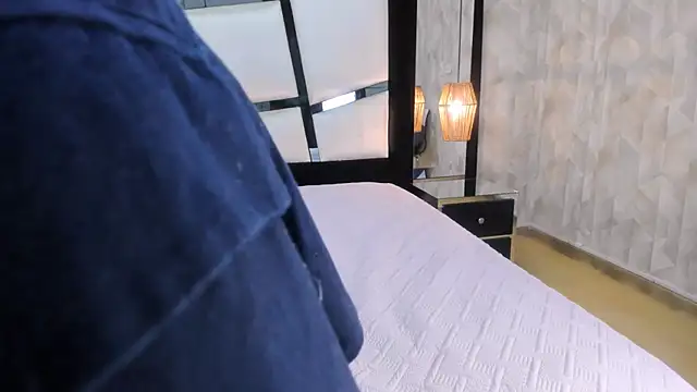 AriannaRussell  online show from September 16, 2025, 1:56 pm