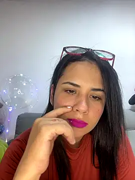 Leyna Kenet online show from December 9, 2024, 2:56 am