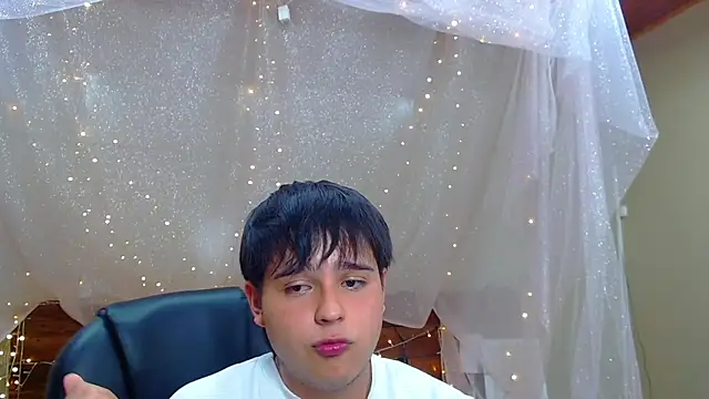 Snapshot of AndrewPherson chatting on February 26, 2025, 12:05 pm AndrewPherson online show from February 26, 2025, 12:05 pm