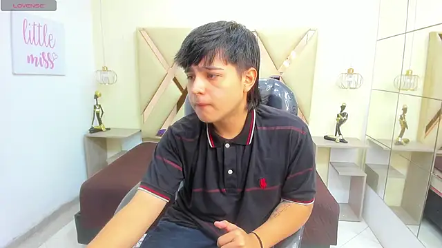 Snapshot of AndrewPherson chatting on April 16, 2026, 1:01 pm AndrewPherson online show from April 16, 2026, 1:01 pm