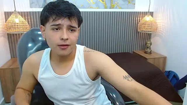 Snapshot of AndrewPherson chatting on September 9, 2025, 1:09 pm AndrewPherson online show from September 9, 2025, 1:09 pm