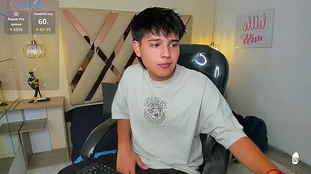 Snapshot of AndrewPherson chatting on September 24, 2025, 12:33 pm AndrewPherson online show from September 24, 2025, 12:33 pm