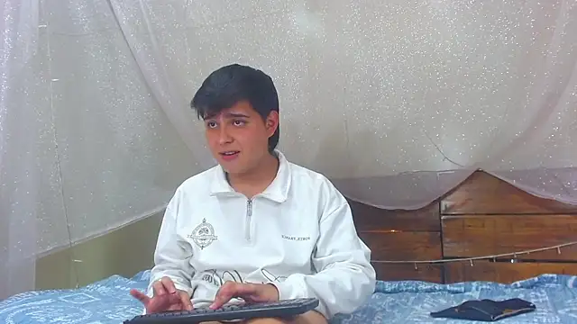 Snapshot of AndrewPherson chatting on February 20, 2025, 6:13 pm AndrewPherson online show from February 20, 2025, 6:13 pm