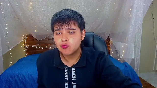 Snapshot of AndrewPherson chatting on February 21, 2025, 12:27 pm AndrewPherson online show from February 21, 2025, 12:27 pm