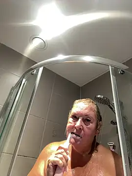 MoistCurveyChanel online show from July 10, 2026, 11:32 am