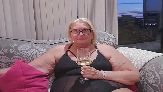 MoistCurveyChanel online show from July 1, 2026, 8:53 pm
