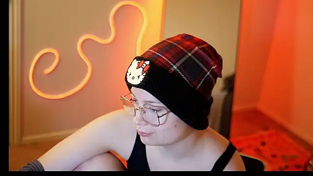 livcutebaby online show from March 22, 2025, 2:05 am
