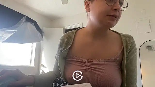 livcutebaby online show from December 20, 2024, 5:08 pm