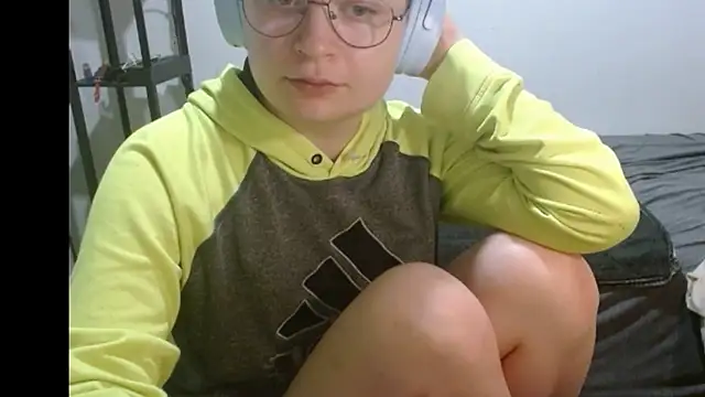 livcutebaby online show from January 1, 2025, 4:39 am