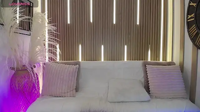 Aniie Doll online show from November 21, 2025, 8:30 pm