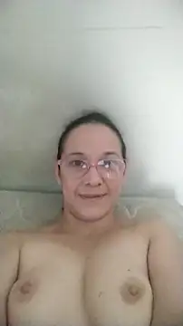 nicolle milf1978 online show from November 30, 2025, 1:01 pm