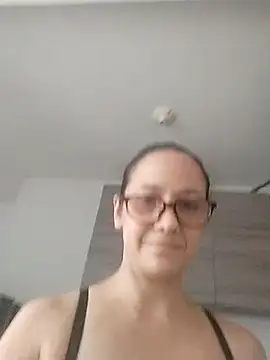 nicolle milf1978 online show from September 9, 2025, 1:20 pm