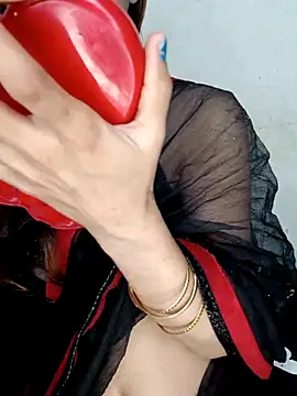 xpihu online show from November 10, 2025, 5:40 pm