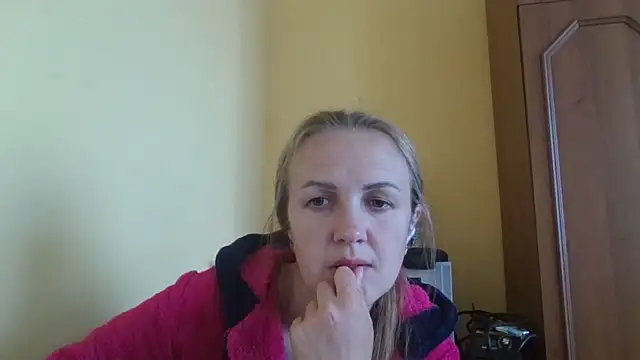 Snapshot of Milaniya261 chatting on June 19, 2026, 12:55 pm Milaniya261 online show from June 19, 2026, 12:55 pm