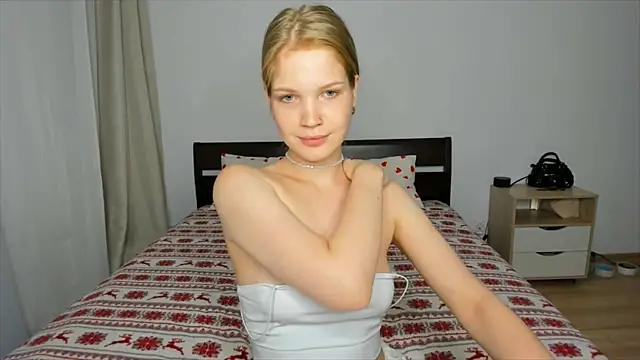 Snapshot of Xloe_Queen chatting on June 3, 2026, 4:44 pm Xloe Queen online show from June 3, 2026, 4:44 pm