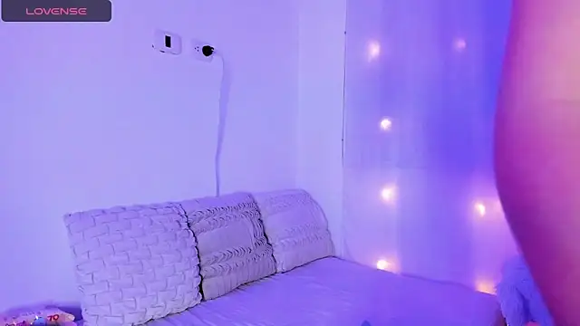 Aria uwu online show from December 7, 2024, 4:48 am