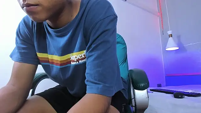 Snapshot of Jeffry_wolvess chatting on March 3, 2026, 12:06 am Jeffry wolvess online show from March 3, 2026, 12:06 am