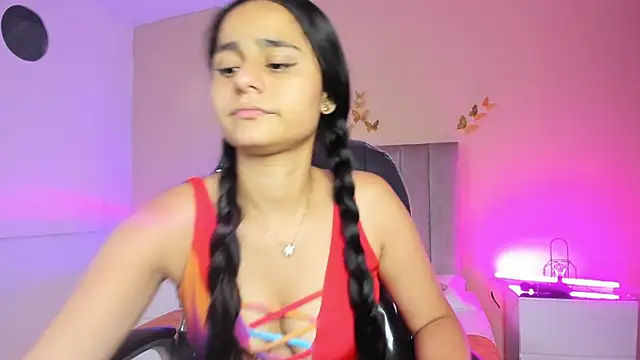 Giselle Roldan online show from April 15, 2026, 3:45 am