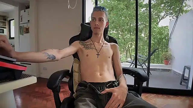 Den BlueXx online show from November 18, 2025, 8:01 pm