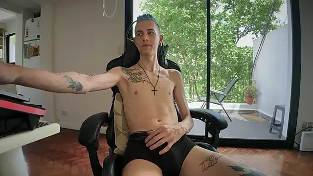 Den BlueXx online show from November 12, 2025, 4:55 pm