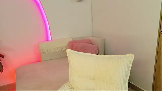 Snapshot of AllissonJames chatting on May 8, 2026, 11:25 am AllissonJames online show from May 8, 2026, 11:25 am