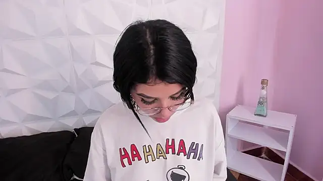 susanna-torres online show from December 12, 2024, 3:16 pm