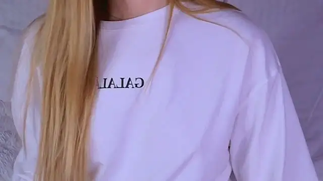 BeatriceEsmont online show from October 26, 2025, 7:14 pm