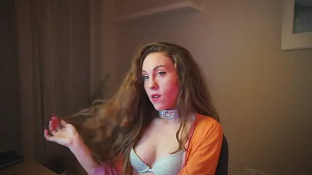 Berberis  Silene online show from November 3, 2025, 7:28 pm